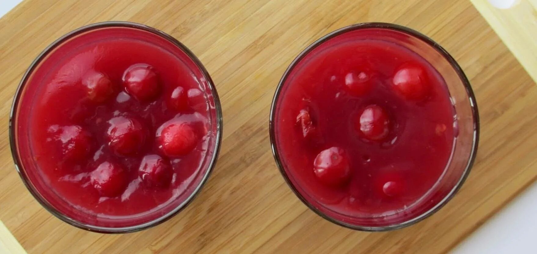 Кастрюля с ягодами. Кисель в кастрюле. Кисель из замороженных ягод и крахмала. Кисель ягодный. Кисель из малины.