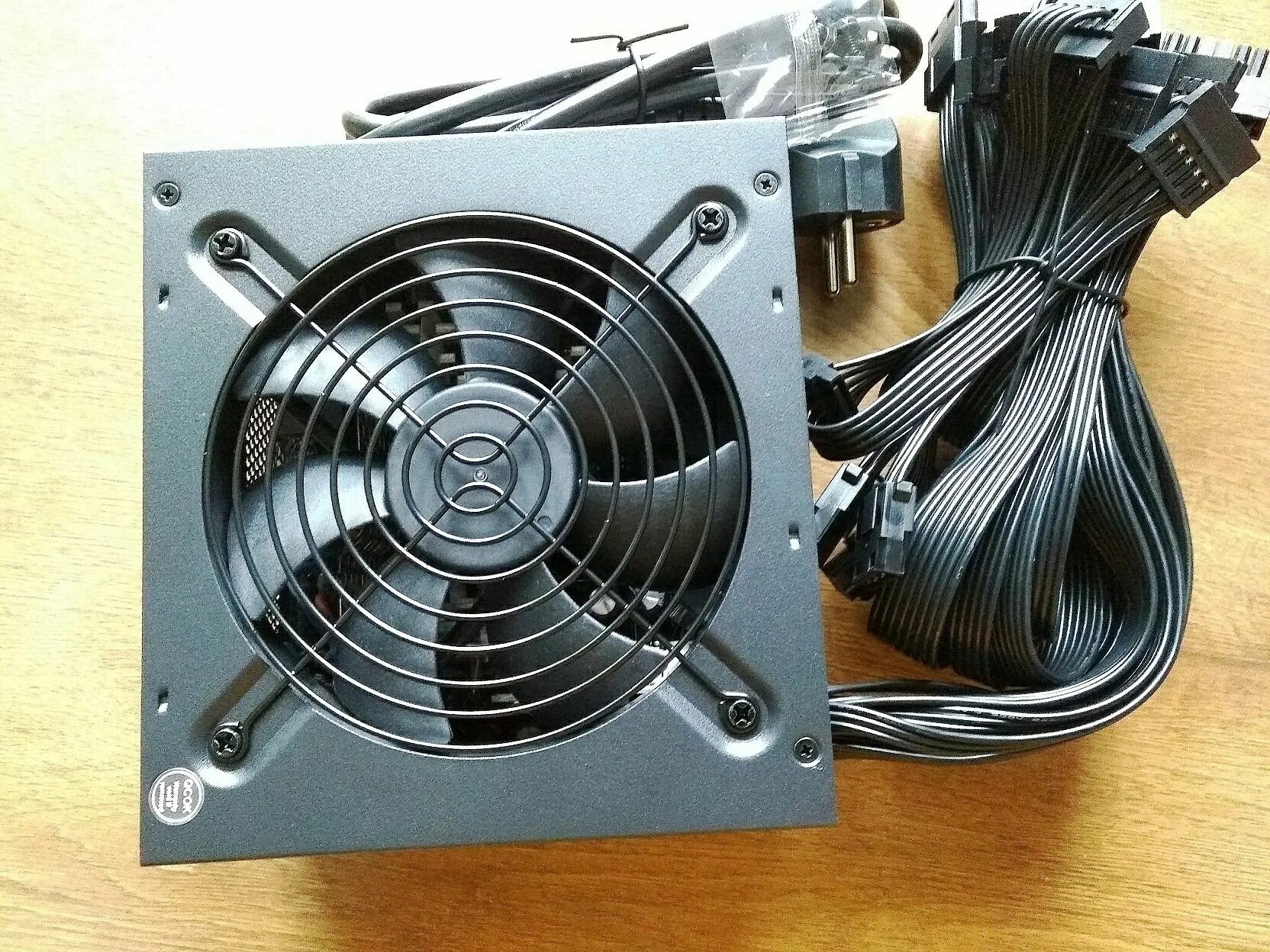 Блок питания bronze 550w. Mwe bronze 550w v2. блок питания cooler master mwe bronze v2 550w. cooler master 550w white. cooler master 550w gold.