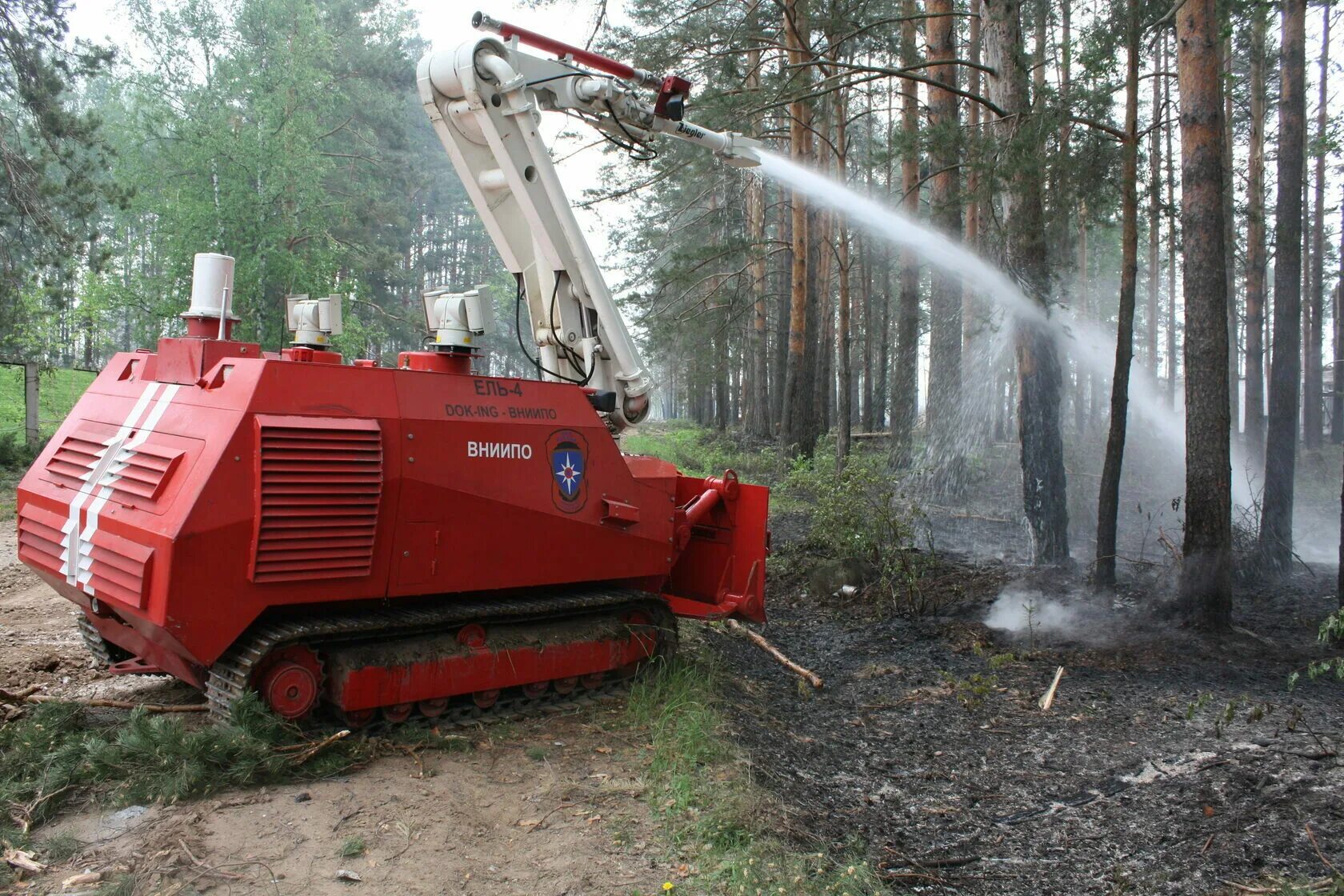 Мобильный комплекс пожаротушения 2000 л. Комплекс для тушения. Робототехнический комплекс мчс россии. Робототехнический комплекс ель-4. Мобильный универсальный пожарный модуль мупм-300.