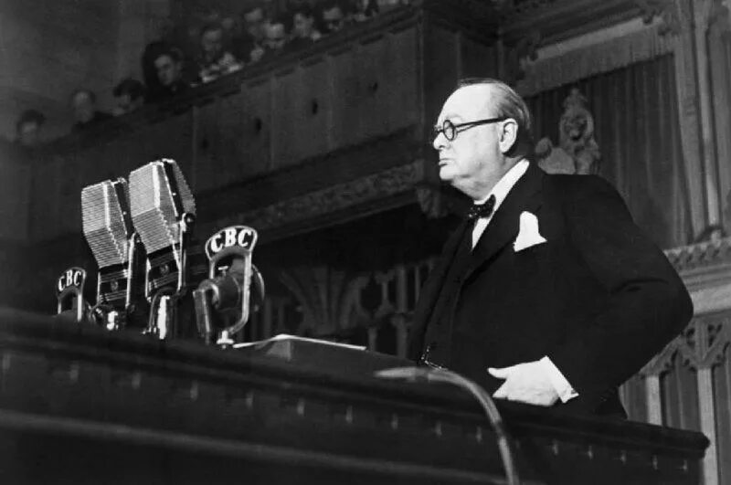 Уинстон черчилль 1944. Уинстон черчилль ораторское искусство. Черчилль как оратор. Уинстон черчилль 1940. Уинстон черчилль - прекрасный оратор.