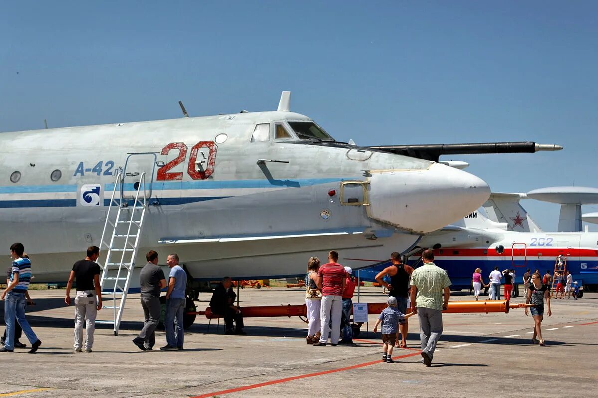 Бе 12 таганрог. Авиа таганрог. Авиа таганрог. Авиа таганрог. Самолет в таганроге памятник.