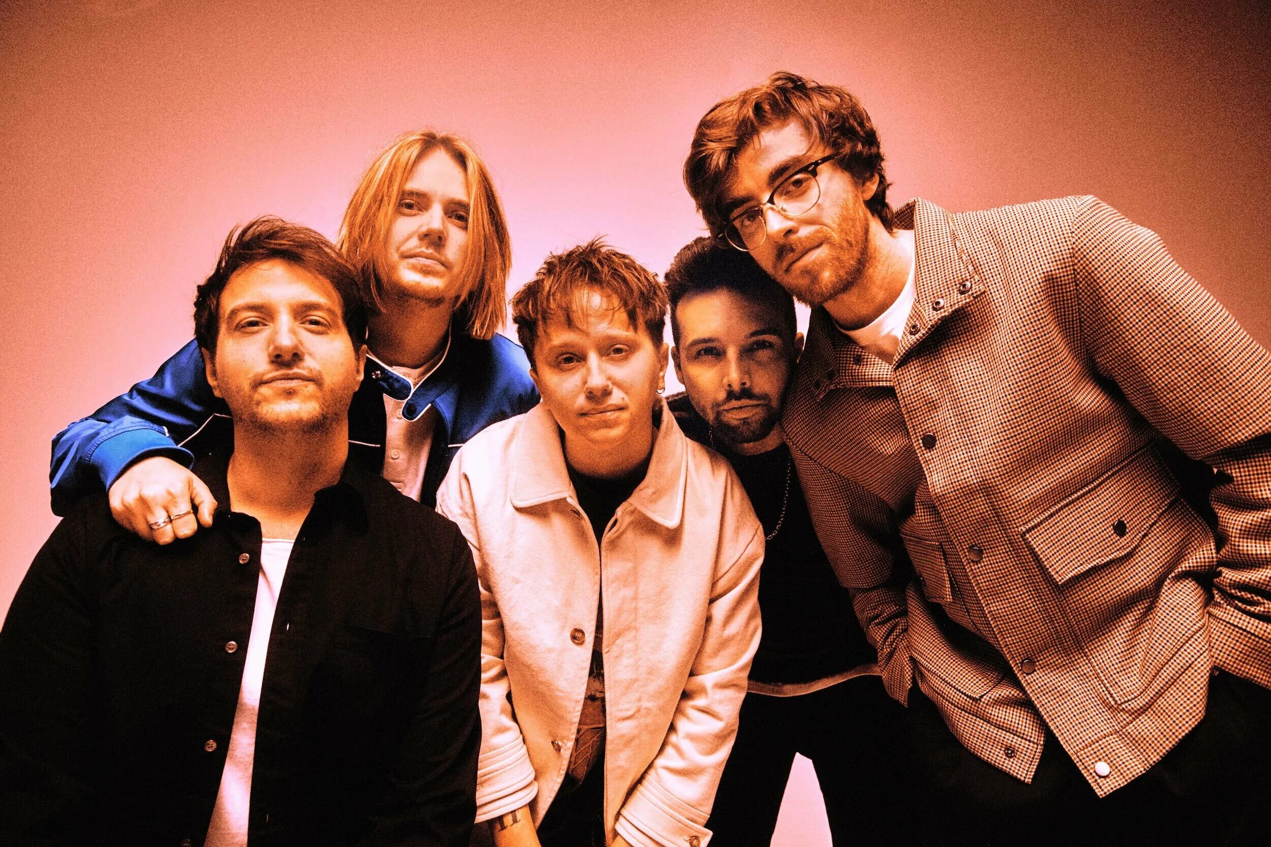 Welcome to the dcc. Группа nothing but Thieves. Nothing but Thieves moral Panic. Группа nothing but Thieves 2022. Nothing but Thieves в России.