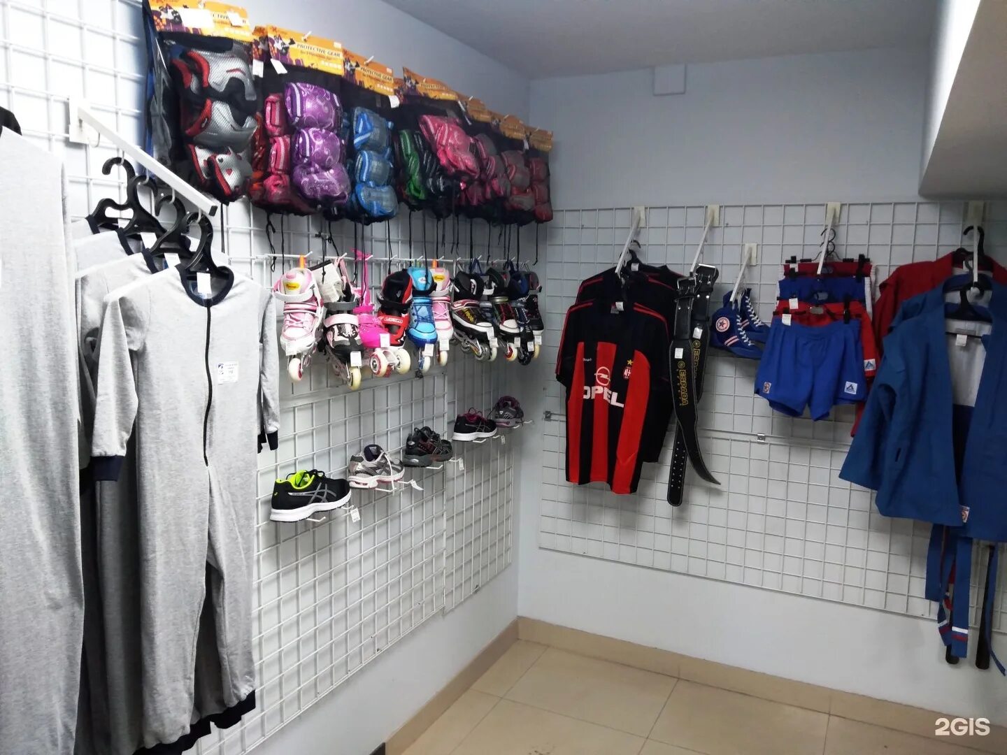 ближайший спортивный магазин. ближайший спортивный магазин. магазин спортивных товаров. магазин спортинвентаря. ближайший спортивный магазин.