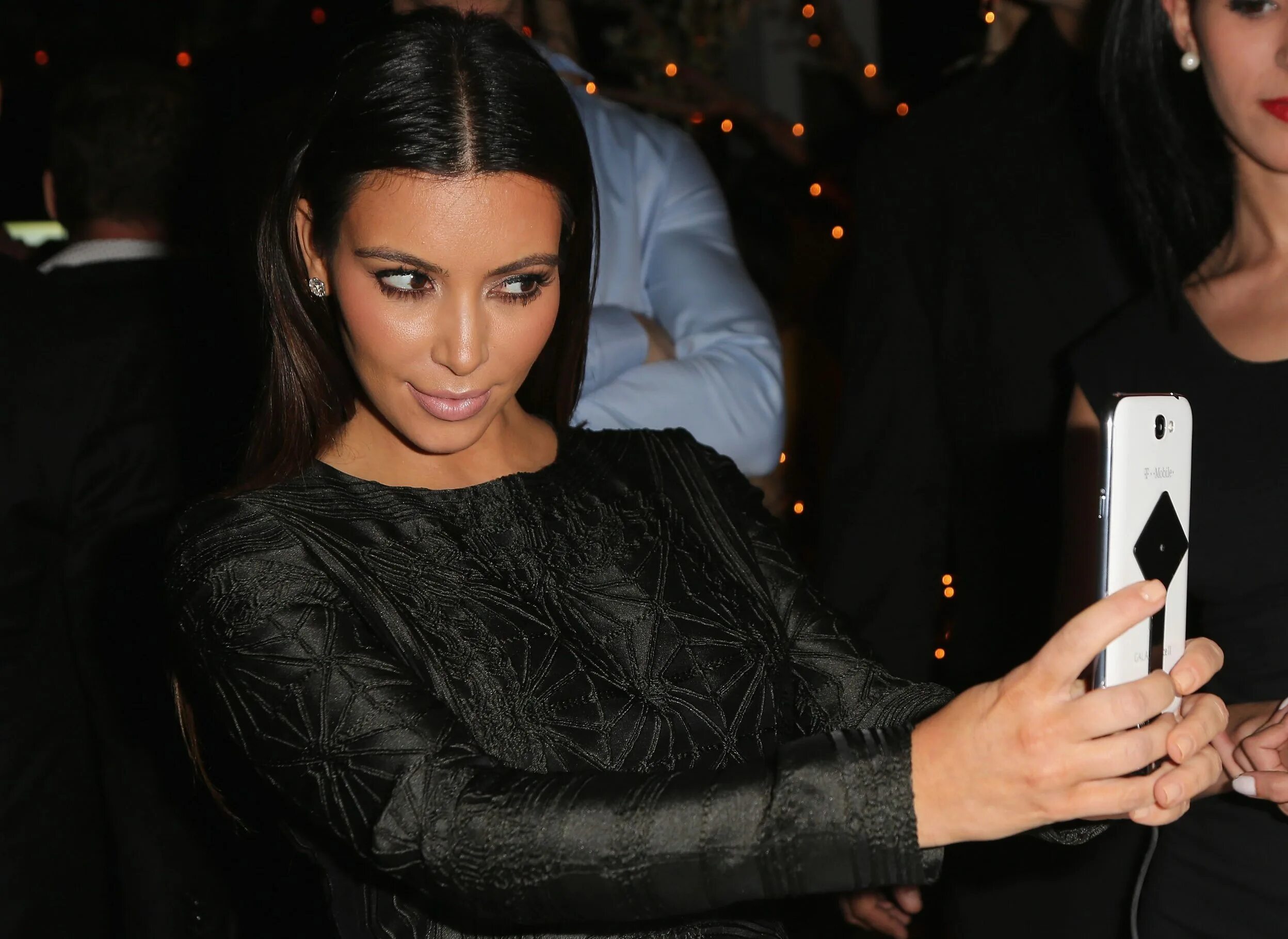 Кам кардашьян с косичкой молодая. Kim superstars. Kim superstars. Kim superstars. Kim k.