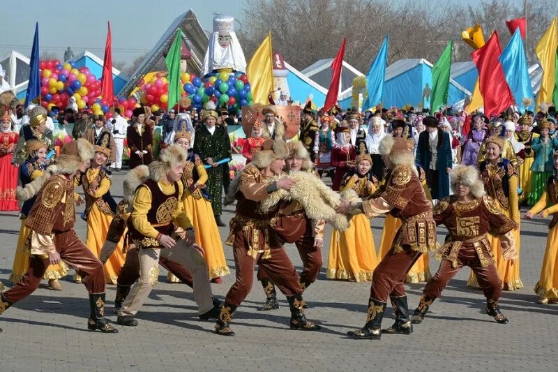 Национальный праздник казахов. Праздники казахов. Народные гуляния казахов. Празднование национальных праздников РК. Праздник у казахов 2 мая.