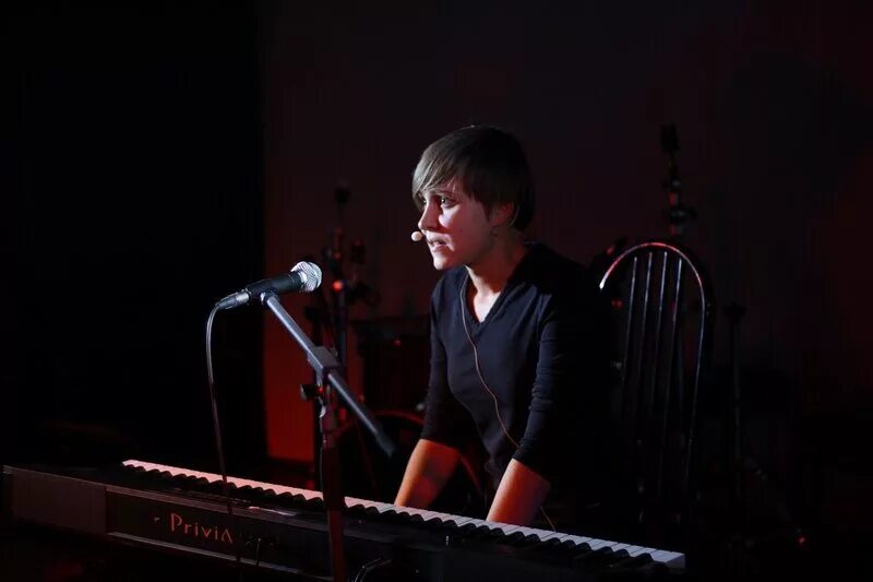 Стиль classical crossover. Стиль classical crossover. Классика кроссовер музыканты. Кроссовер исполнители. Исполнители в стиле classical crossover.