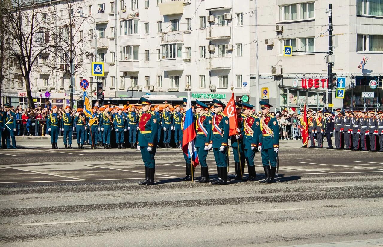 Пермский парад. Парад Пермь 2022. Октябрьская площадь Пермь парад. 9 Мая Пермь 2022. Парад 9 мая Пермь.