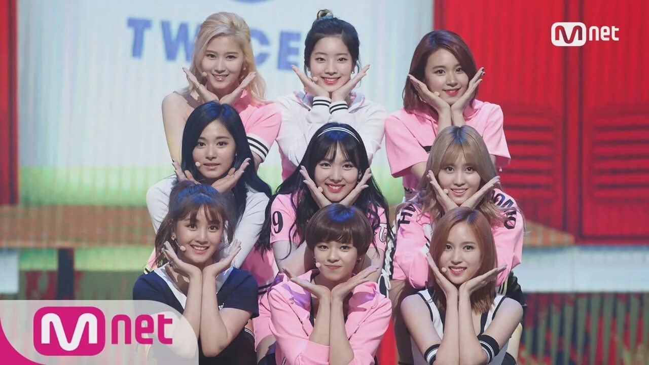 Twice video. Твайс чарап бейби. твайс чир ап. чонён из twice cheer up. twice tzuyu cheer up.