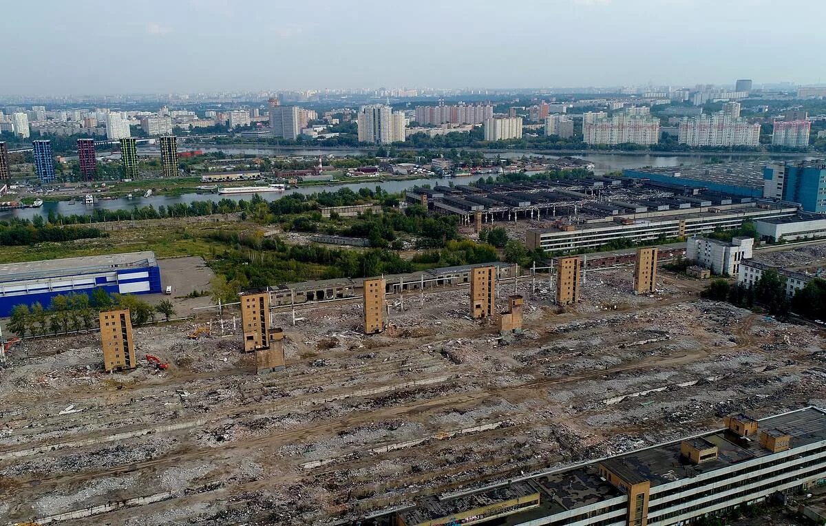 А. Московский завод имени лихачева (зил). Зил завод лихачева. Завод зил редевелопмент москва. Территория завода зил в москве сейчас.