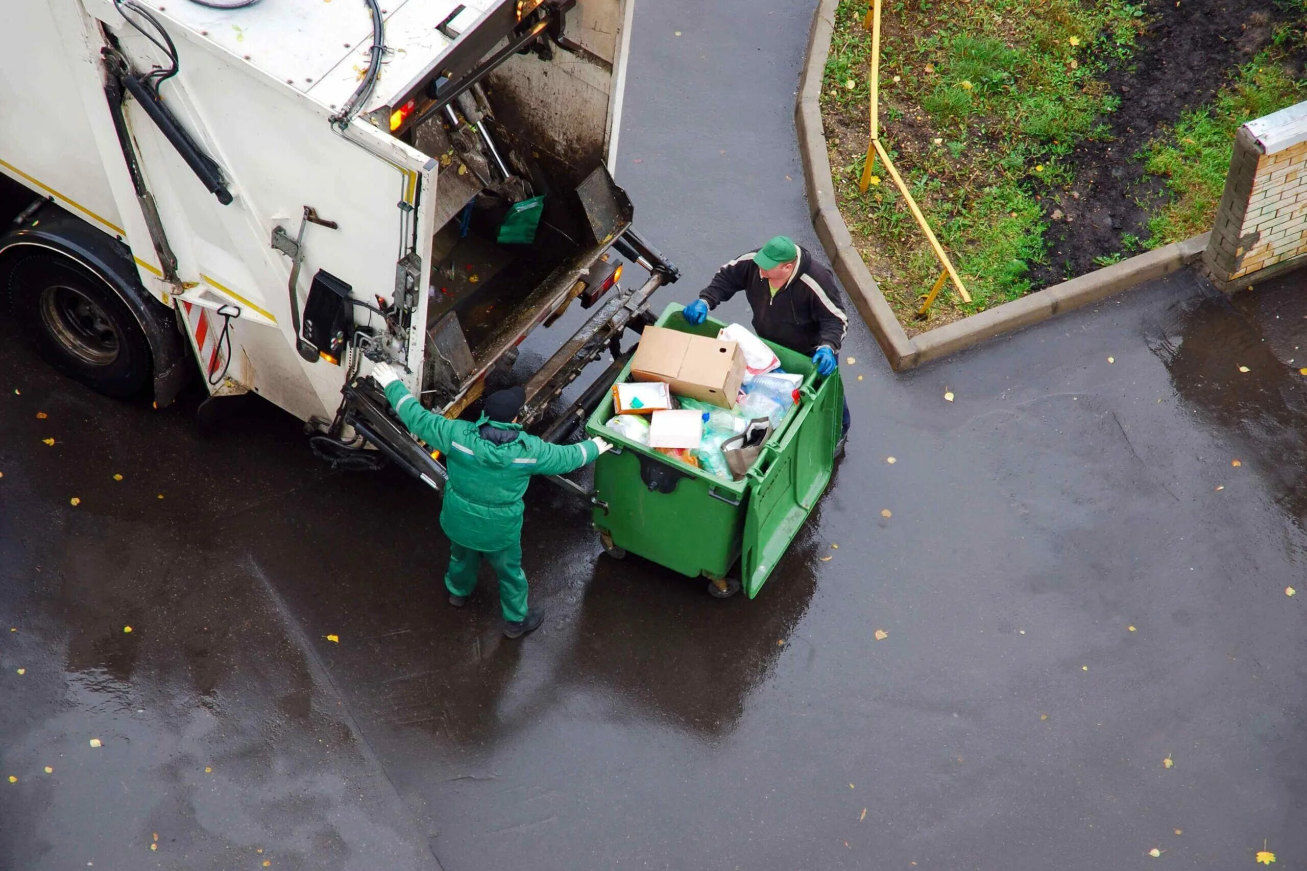 Мусорный грузовик. Строительные отходы. Мусоровоз мст 6963-50. Waste management мусоровоз. Garbage trucks waste management.