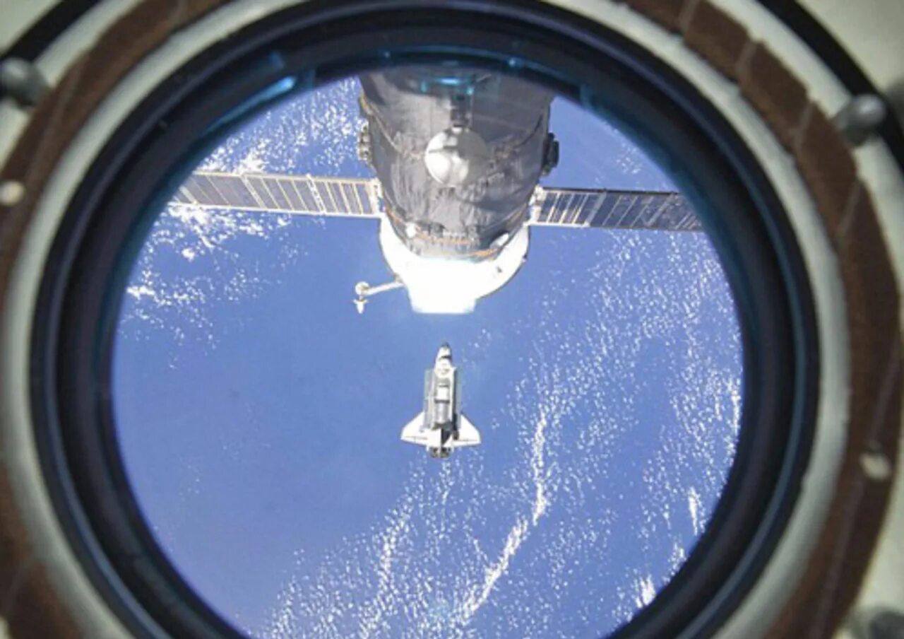 Иллюминатор. Иллюминатор ракеты. Иллюминатор ракеты. Вид из иллюминатора космического корабля. Иллюминатор ракеты для детей.