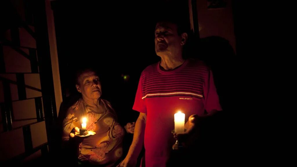 Блэкаут электричество. Люди без электричества. Год без электричества. Год без электричества. Перебои со светом.