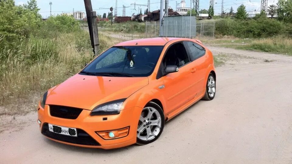 Купить фокус 2 в омске. Ford Focus 2 St купе. Ford Focus 2 оранжевый. Форд фокус 2 купе оранжевый. Форд фокус 2 купе St.