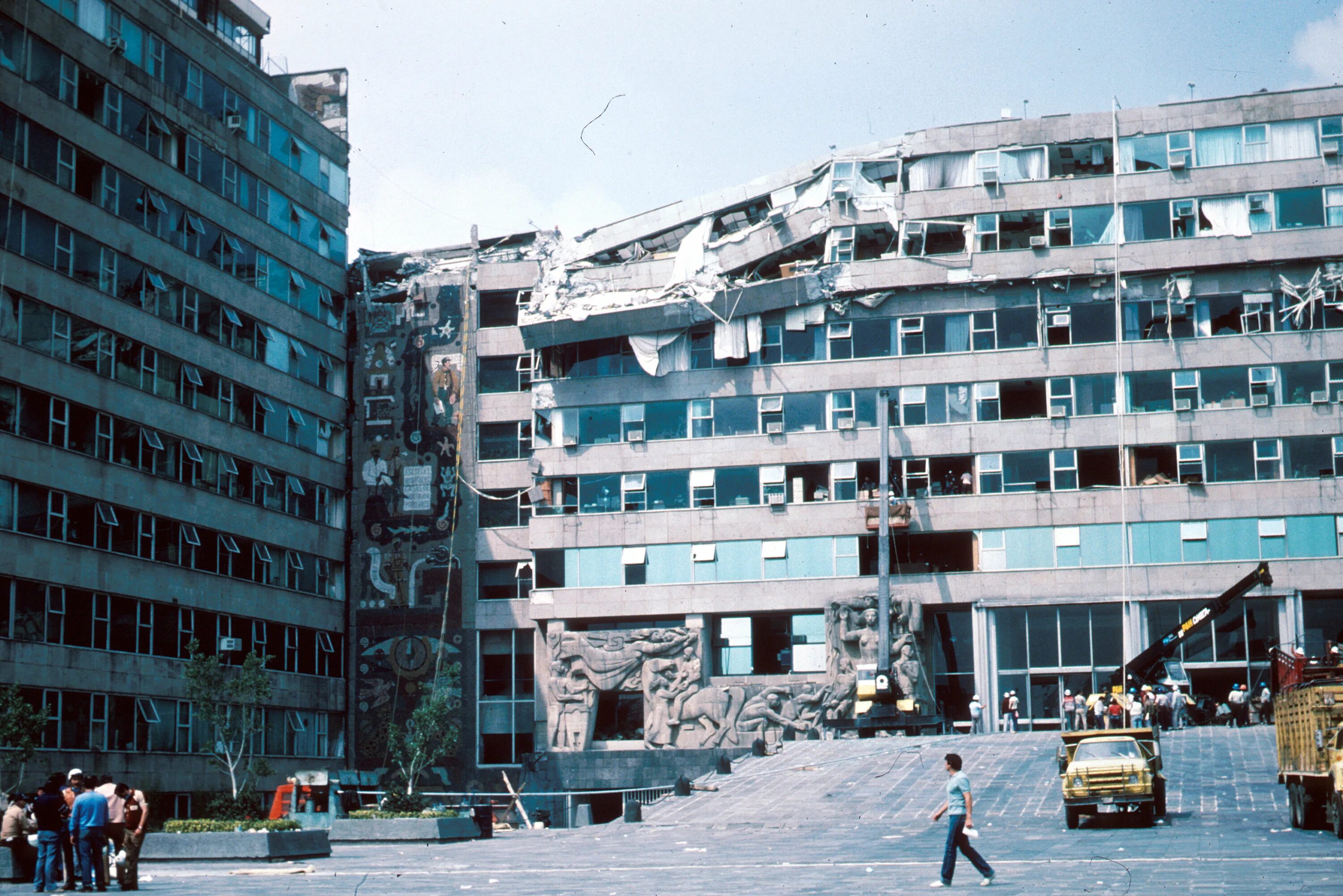 Дома после землетрясения. Землетрясение Кайраккум 1985.