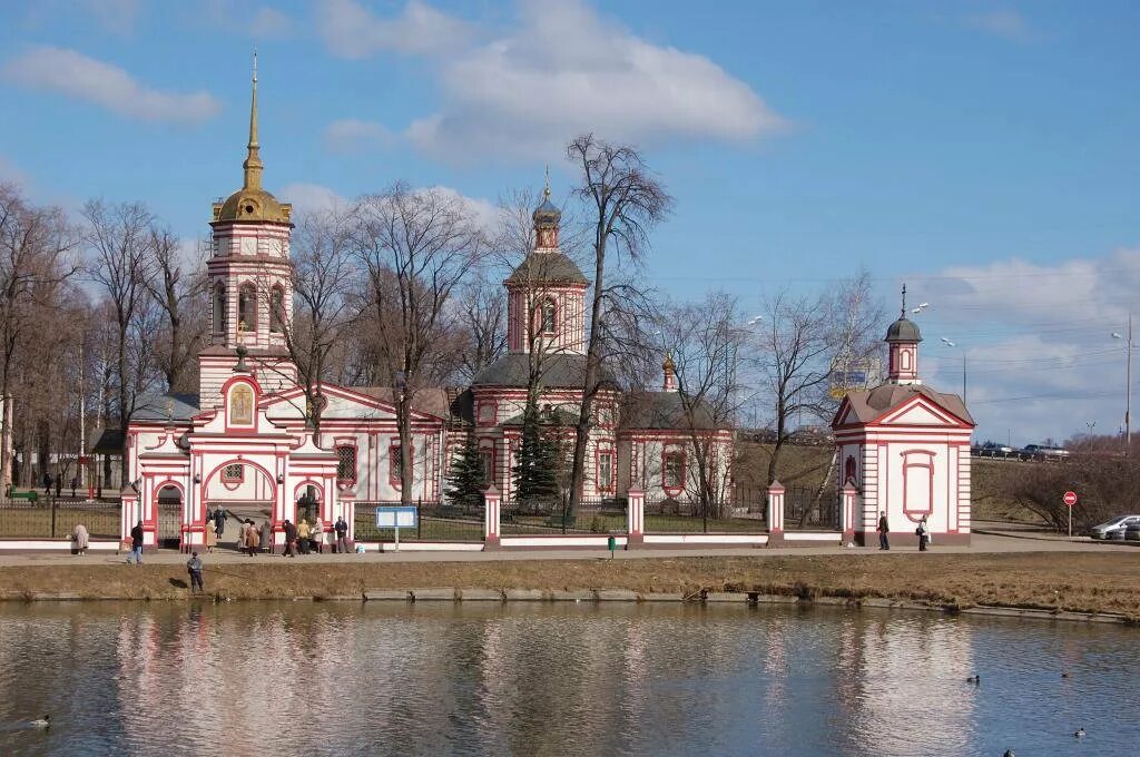 Церковь в алтуфьево. Крестовоздвиженский храм в алтуфьево. усадьба алтуфьево церковь. парк усадьба алтуфьево. храм креста воздвижения в алтуфьево.
