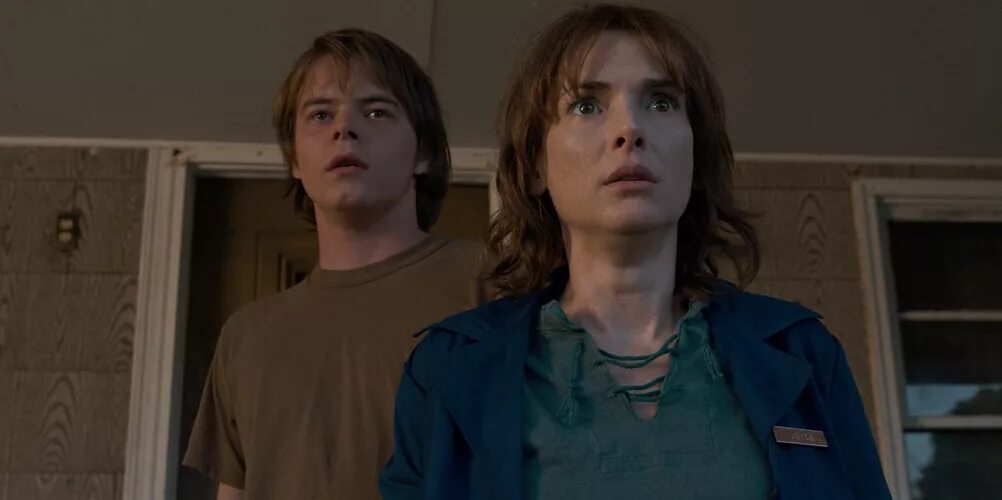 Очень странные дела мама. Джойс из осд. Вайнона райдер очень странные дела. Джойс байерс очень странные дела. Джойс байерс очень странные дела.