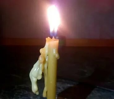 Почему церковная свеча плачет