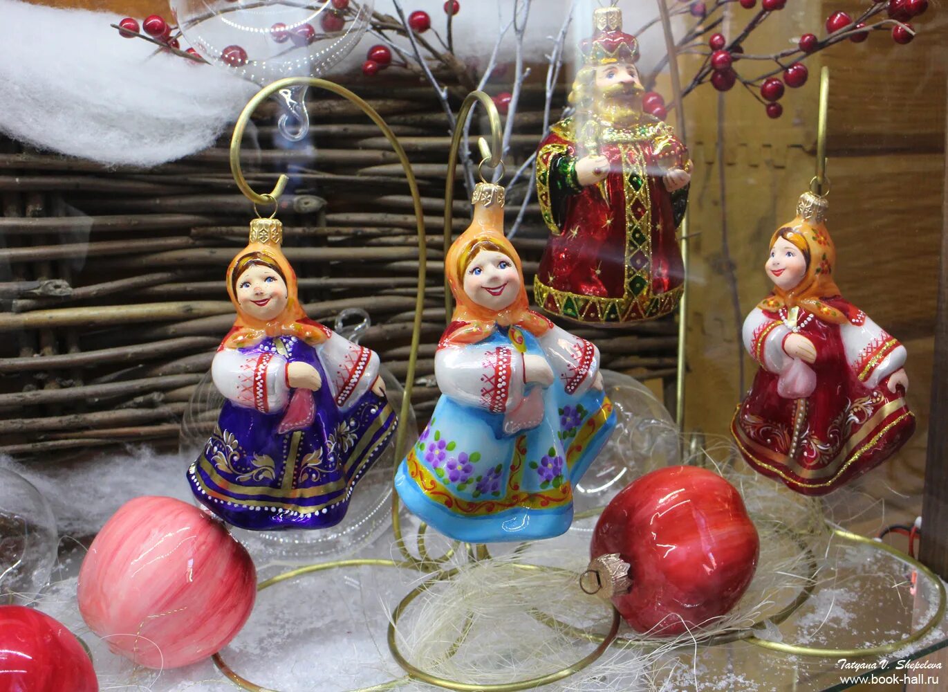 Плясунья рябинка ариель. Плясунья ариэль елочная игрушка. Плясунья елочная. Плясунья ариэль елочная игрушка. Елочные игрушки ариель плясунья.