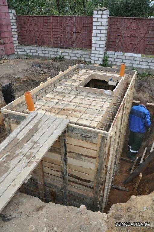 Погреб под сараем. Хозблок с погребом. сарай с погребом. сарай с подвалом. сарай из блоков с погребом.