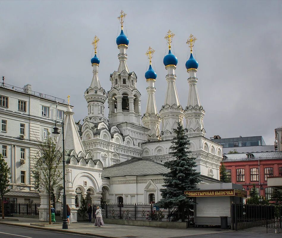 Московская церковь рождества богородицы. Храм Рождества Богородицы в Путинках. Храм Богородицы в Путинках Москва. Церковь Рождества Богородицы в Путинках в Москве (1649—1652. Московская Церковь Рождества Богородицы в Путинках.