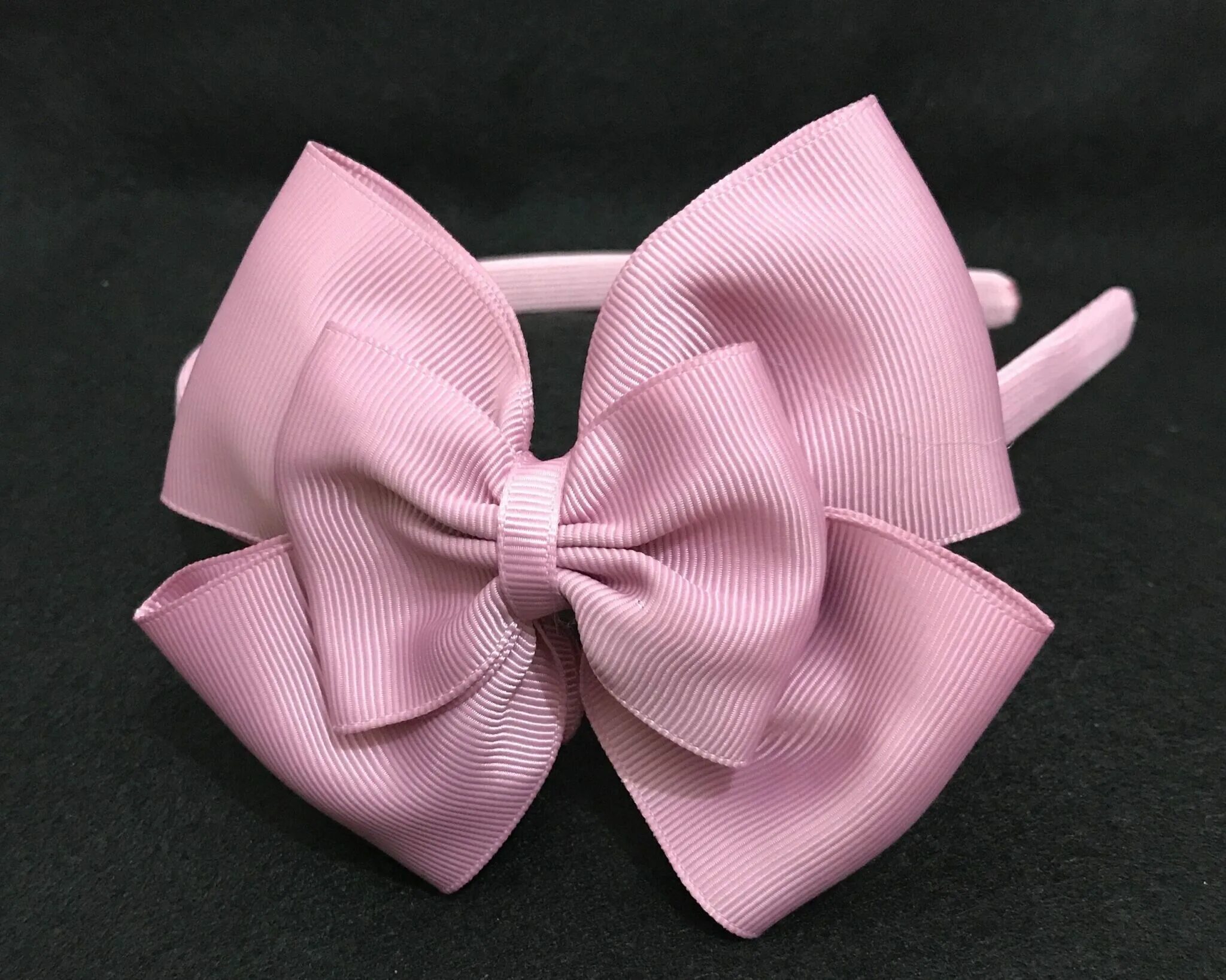 Банты своими руками. Бантик из атласа. Сайт бантов. Бантики для девочек своими руками. Сайт бантов.
