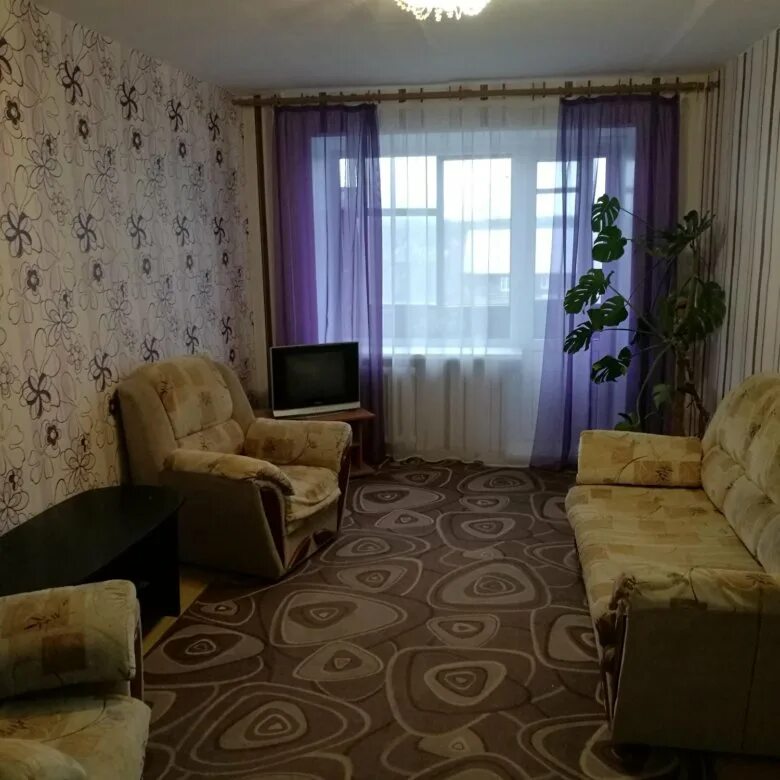 Авито краснотурьинск квартира. Кухня с окном. Чапаева 4 краснотурьинск. Краснотурьинск недвижимость квартиры. Краснотурьинск недвижимость квартиры.