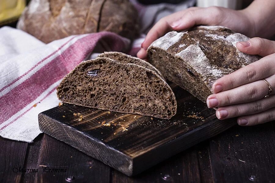 Черный хлеб. Ферментированный хлеб. Хлеб в Финляндии. Русский черный хлеб.