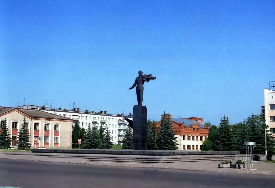 Город Гагарина Смоленская область. Гагарин Смоленская область памятник. Достопримечательности Гагарина Смоленской. Памятник Гагарину в городе Гагарин. Г гагарин памятники