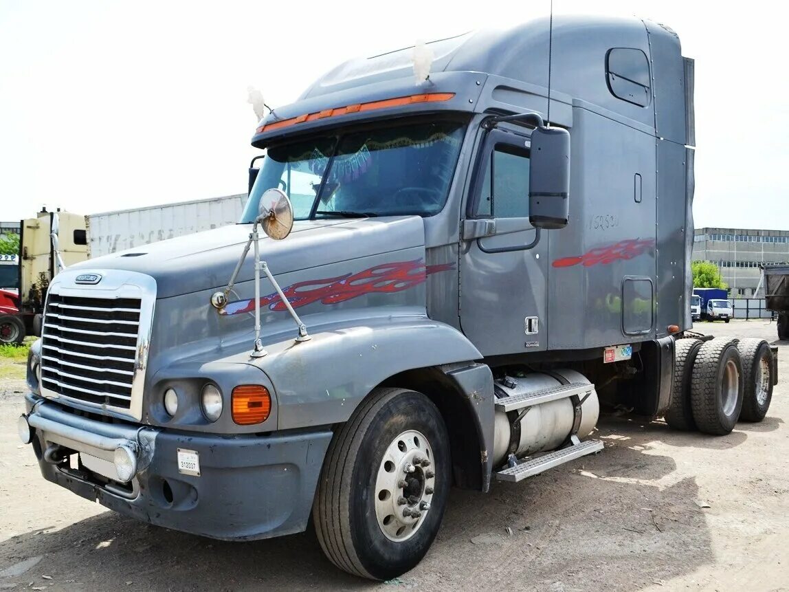Тягачи бу воронеж. Капотный тягач без спальника. Freightliner cl120064st. Седельный тягач international 7600. Седельный тягач gl 1200645.