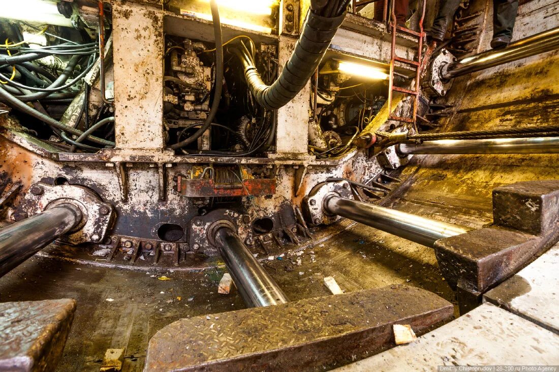 Проходческий щит санкт-петербургского метрополитена. Ремейк проходка. Шахта штольня забой. Ремейк проходка. Сбойка в метро.