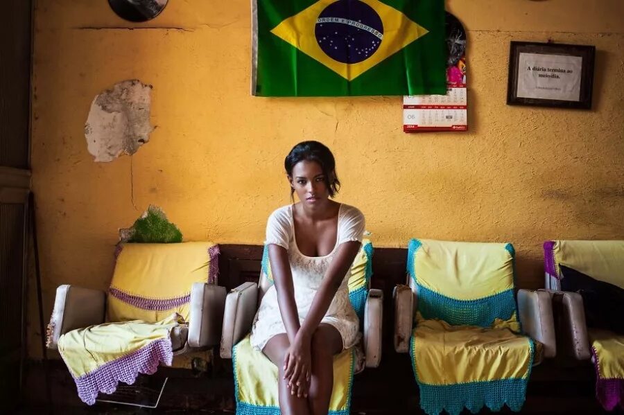Как живут большие девочки. Михаэла норок атлас красоты Бразилия. Фотограф Михаэла норок атлас красоты. Красивые кубинки. Женщины Латинской Америки.