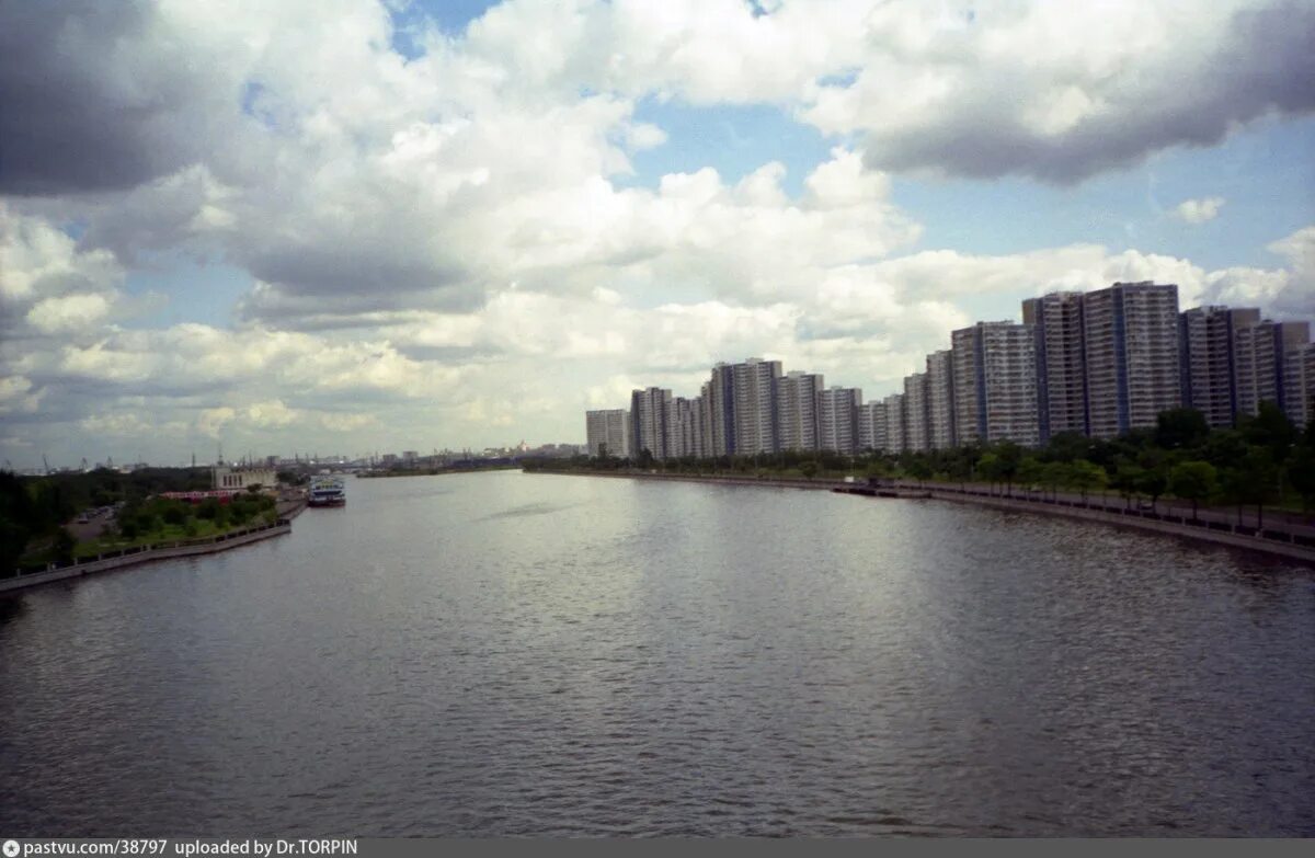 Паруса на нагатинской набережной. Нагатинская набережная фото москва. Москва река нагатинская набережная. Нагатинская набережная москва. Нагатинская набережная фото москва.