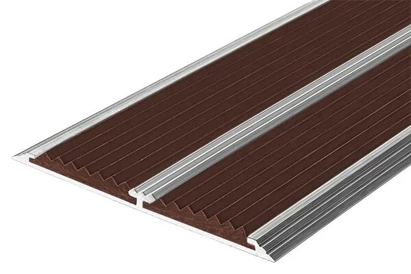 Противоскользящий резиновый профиль для ступеней surestep 1185*50*20. Алюминиевый накладной угол-порог 42 мм/23 мм черный 1 метр. Противоскользящий алюминиевый профиль желтый. Алюминиевая накладка с резиновой вставкой. Алюминиевая полоса евростандарт 40мм с одной резиновой вставкой.