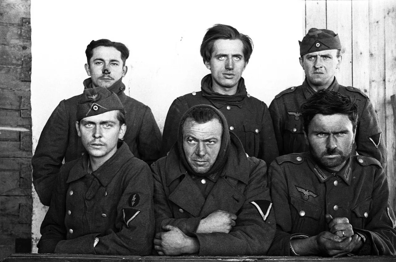 Центр вермахта. Группа центр 1941. командующий группой армий центр в 1941. групповой портрет военных. солдаты группы центр.