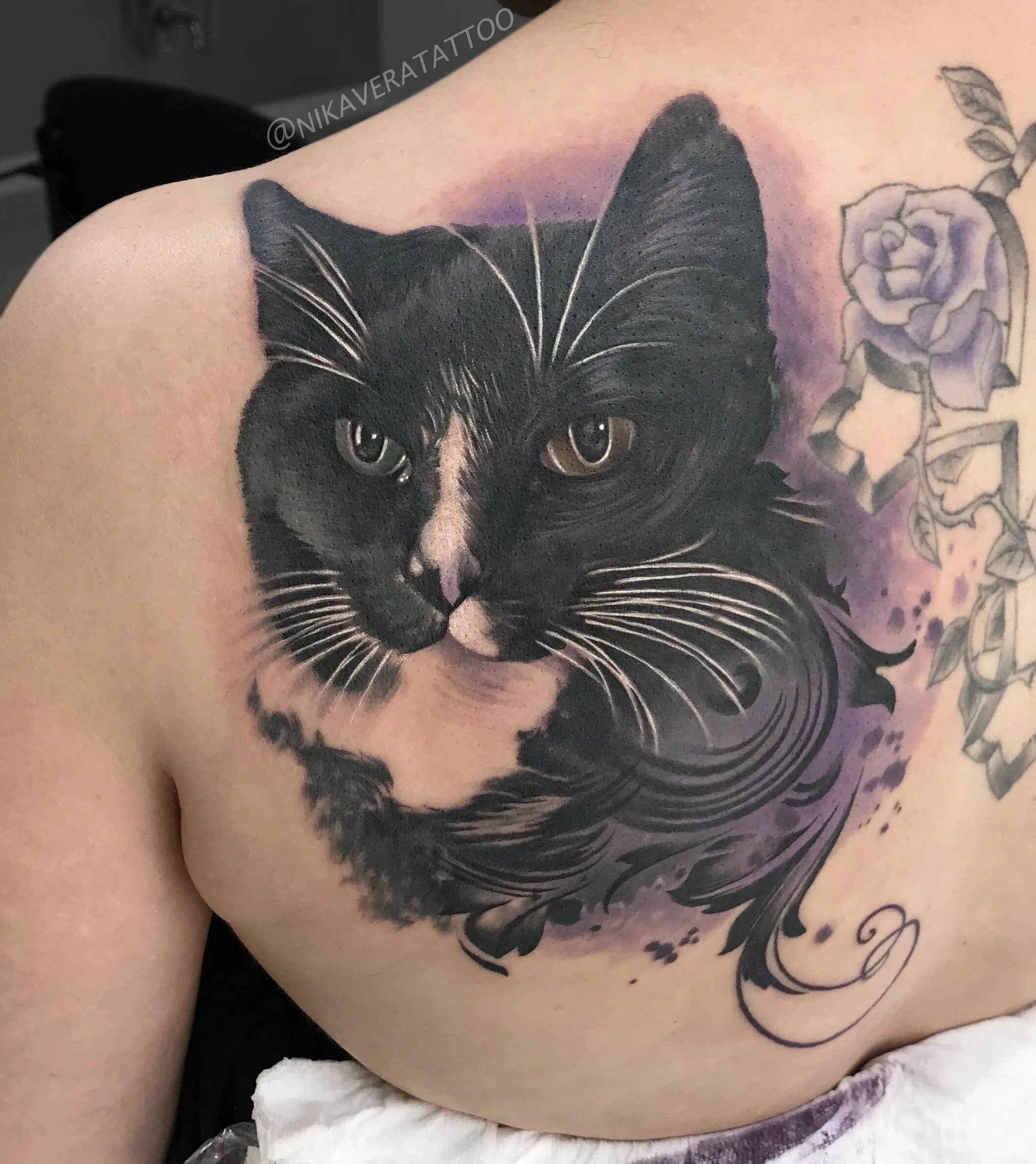Черный котенок тату. Тату кошечки для девушек. Красивая татуировка кот. Тату кошка. Тату черный кот.