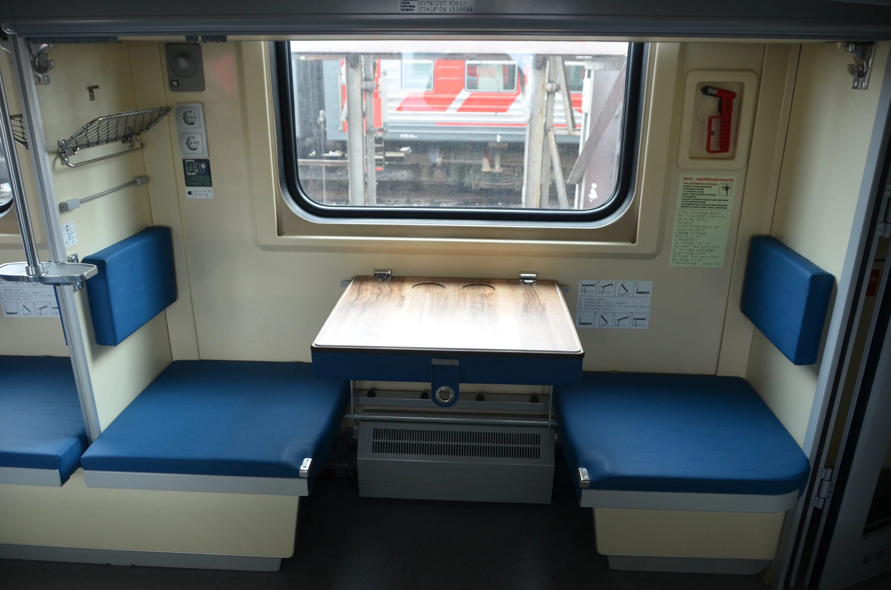 Плацкарт фирменный «премиум» 102м. Купе люкс вятка. Поезд вятка плацкарт. Фирменный вагон ржд плацкарт. Поезд вятка плацкарт.