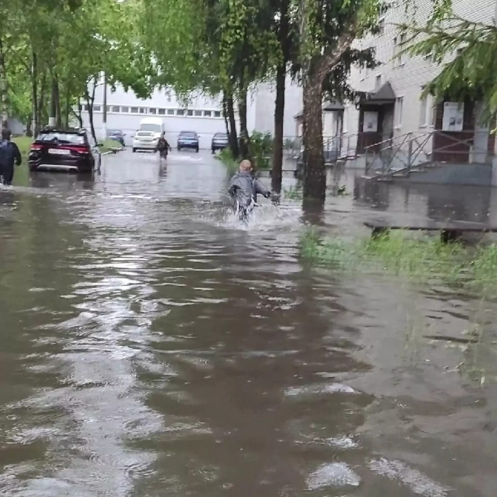 Затопило Москву в 2002. Ливень в Москве. Сильный дождь. Потоп в Москве.