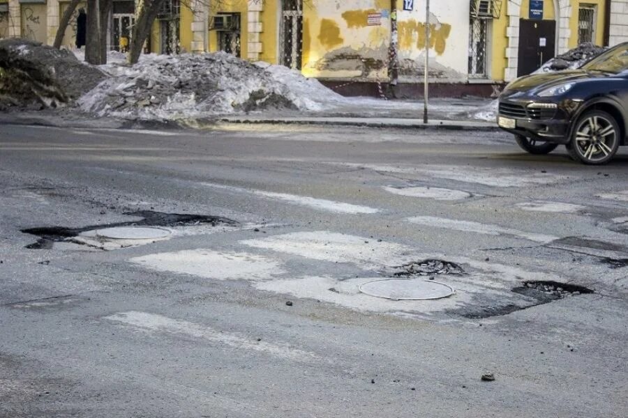 Ямы город дорога. Дороги новосибирска. Новосибирск дорогие. Демаркировка старой разметки. Новосибирские дороги дороги.