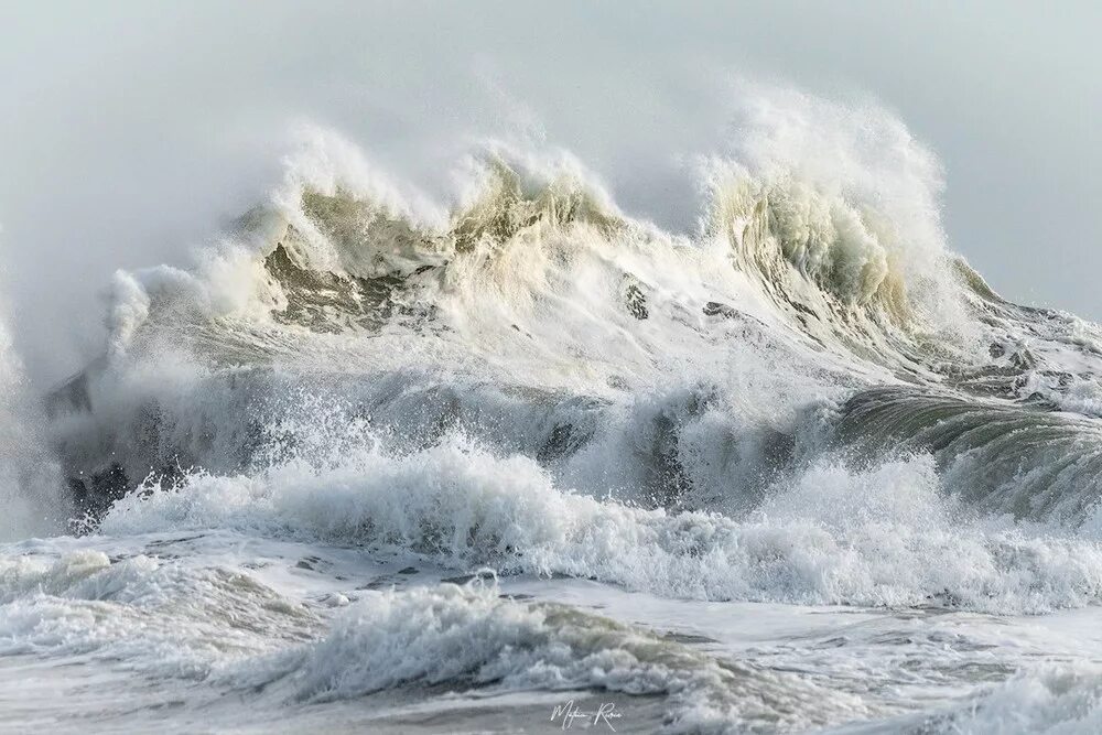 Матье Риврин. Матье Риврин фотограф. Штормовые пейзажи Бретани от Матье риврина. Снежные волны.