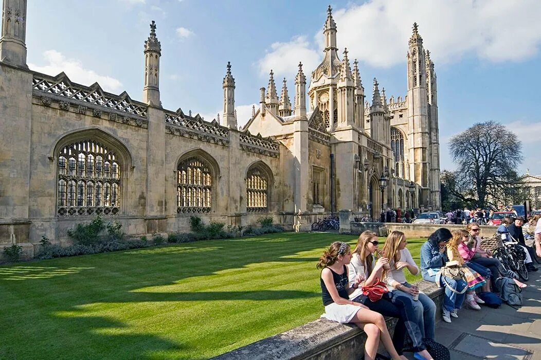 Students cambridge cambridge university. Кембриджский университет Великобритания. Университеты Англии Кембридж университет. Кембридж Англия колледжи. Кингс колледж Оксфорд Англия.