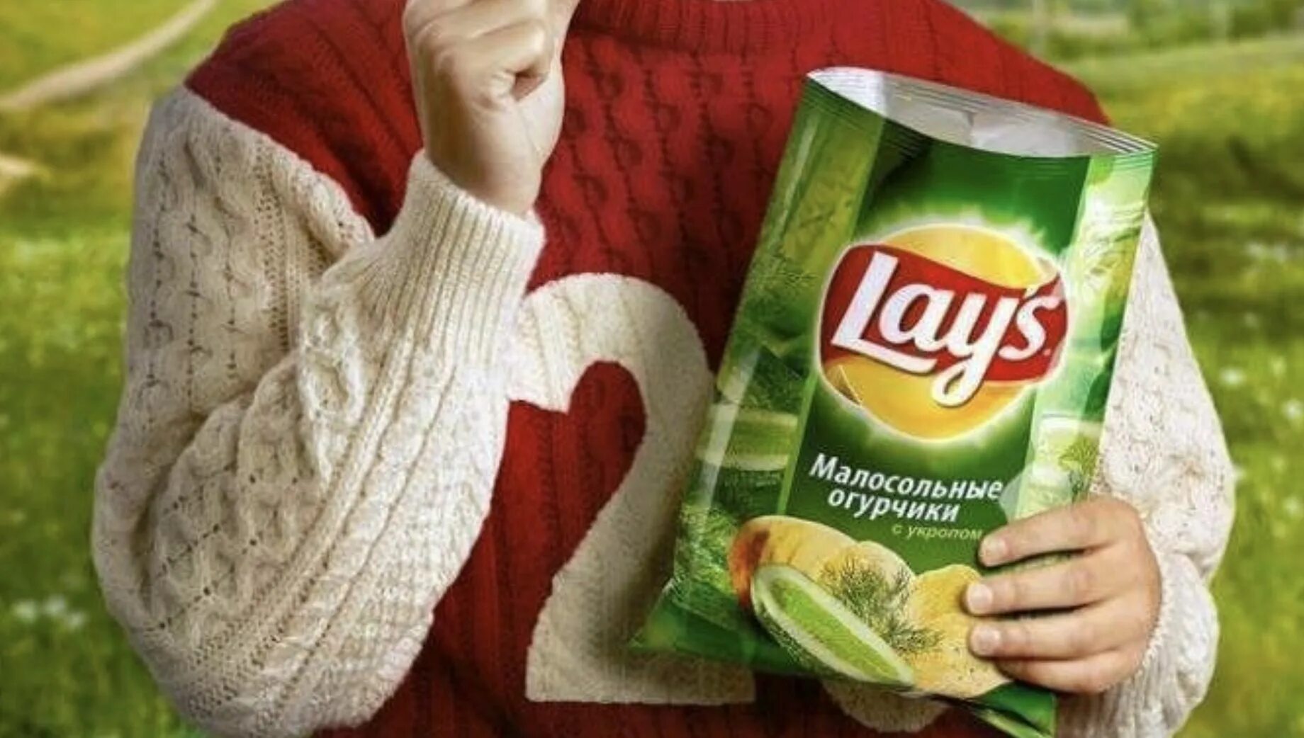 Lays малосольные огурчики. Чипсы lays малосольные огурчики. Чипсы Лейс малосольные огурчики. Чипсы Лейс с малосольными огурцами. Лейс с укропом