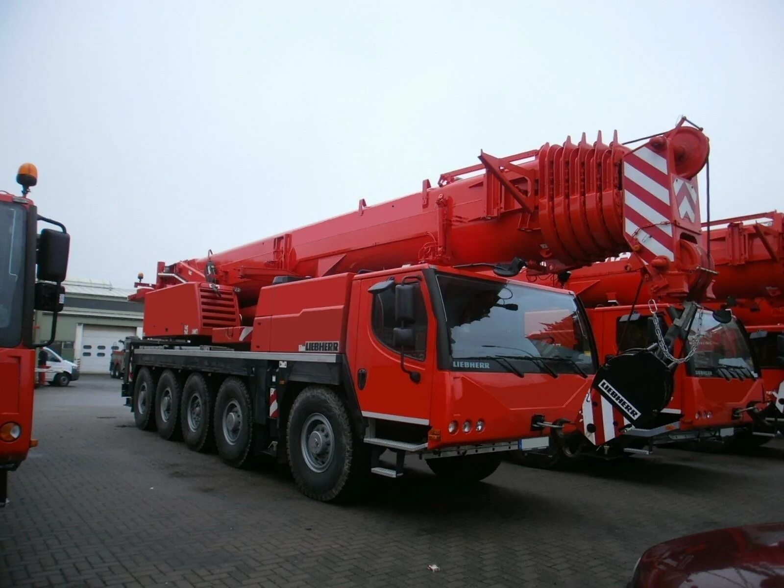 манипулятор. Liebherr ltm 1200-5. кран нанять. манипулятор это спецтехника. аренда крана с экипажем.