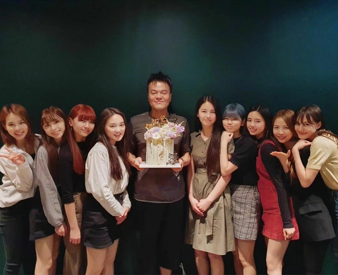 Джуп кпоп. Jyp entertainment стафф. Jyp family 2020. Трейни jyp. Jyp official.