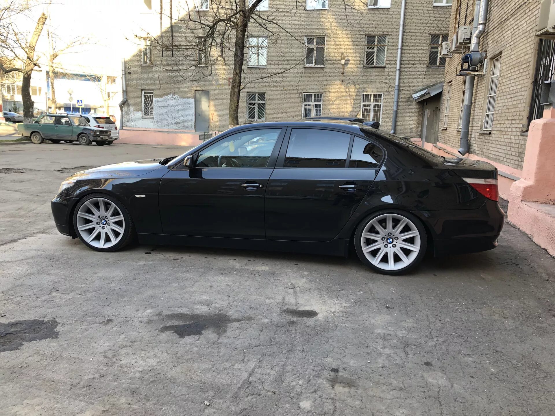 Вылет дисков е60. Bmw e60 95 стиль. бмв е60 95 стиль диски. бмв e60 на дисках. bmw e60 r18.