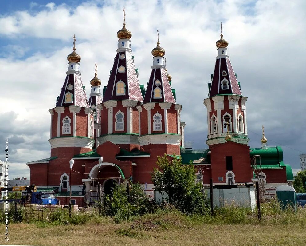 Церковь в Отрадном Самарской области. Магазин Империя Отрадный Самарская область.