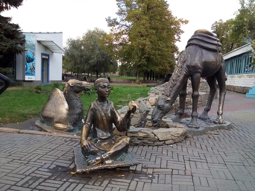 верблюд в мурманске. челябинск достопримечательности верблюд. скульптура верблюда. верблюд в черемушках москва. верблюд в екатеринбурге.