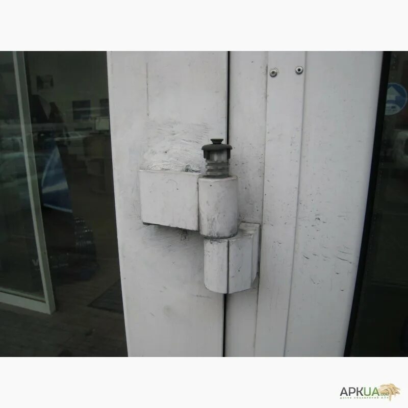 Как снять алюминиевую дверь с петель