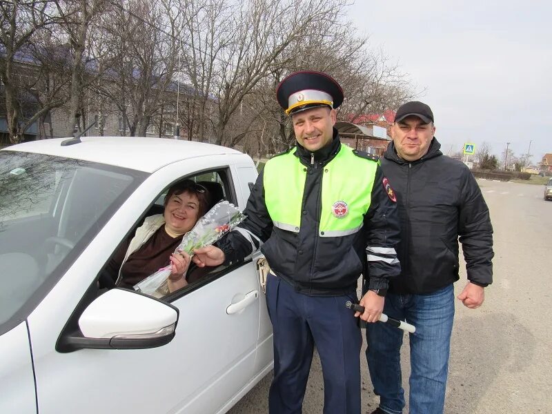 Гибдд павловский посад. ДПС Павловский Посад сотрудники. ГАИ Павловская Краснодарский край. Сотрудники ГАИ Павловский Посад. Давыдов ГАИ Павлово.