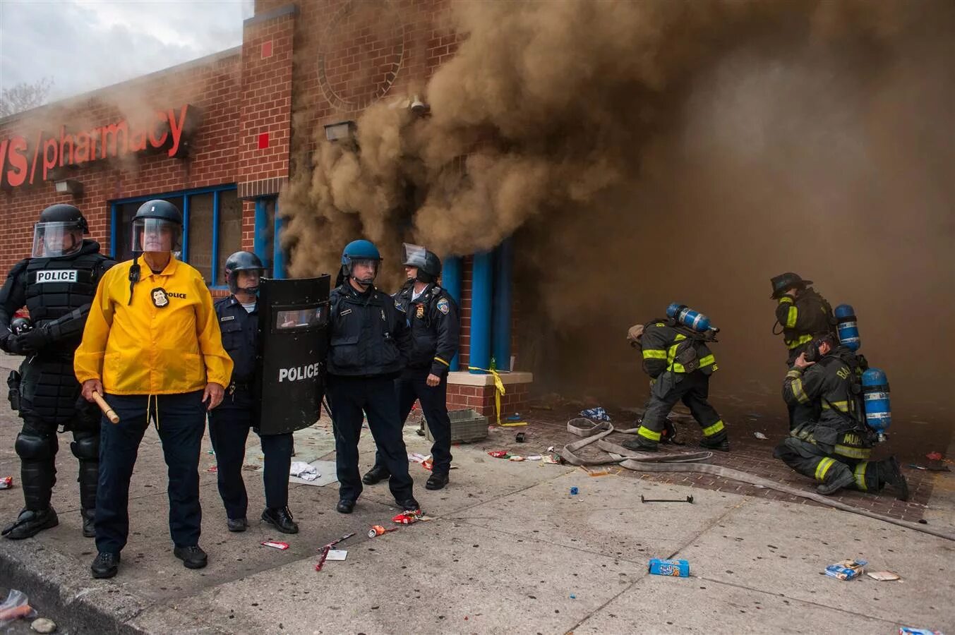 Трагедия в балтиморе сша. Балтимор беспорядки 2015. Полицейские Балтимора.