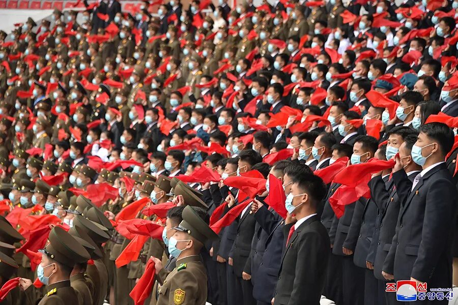 Массовое собрание. Массовое собрание из разных мест. Массовая собрания в сорочках. Социальная солидарность. Все таки тяжело современной женщине распознать в толпе.